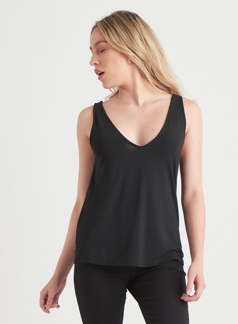 Dex V-Neck Curved Hem T-Shirt – Fashion-Sense-Boutique-Canada